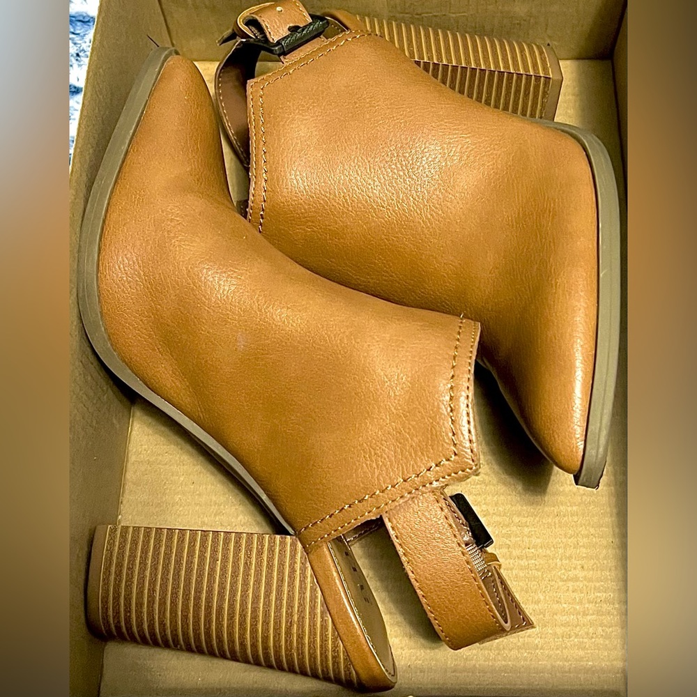 ANA Western Women's Pointed Toe Shoes
Mule Cognac Size 7 M